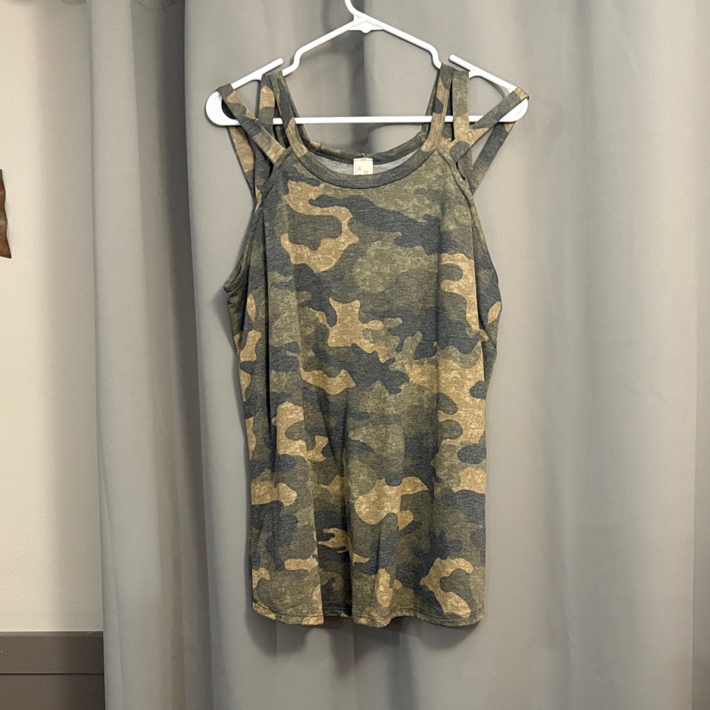7th Ray Camouflage Tank Top - Green and Tan
